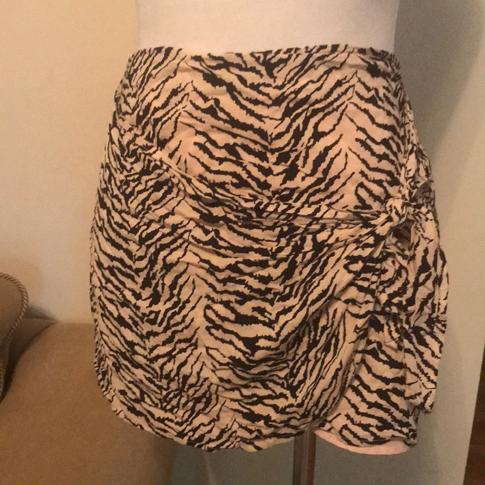 BCBG mini front tie skirt